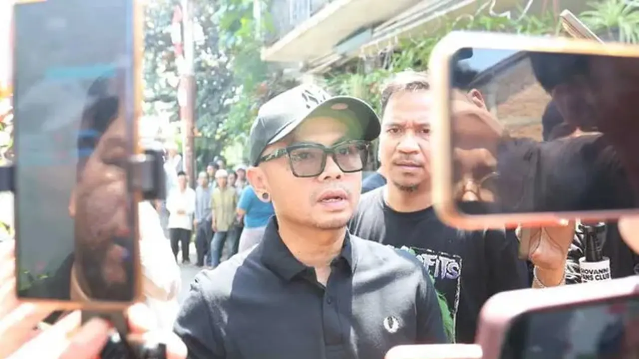 Potret Artis Datang ke Rumah Duka Mpok Alpa, Penuh Tangis dan Duka Mendalam