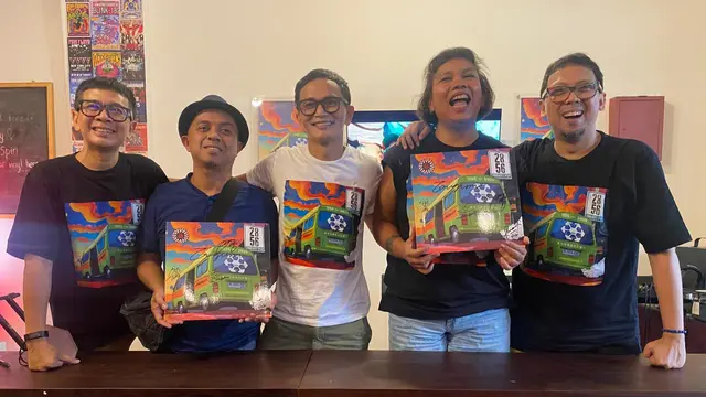 Project Pop saat peluncuran Vinyl Eksklusif 2856