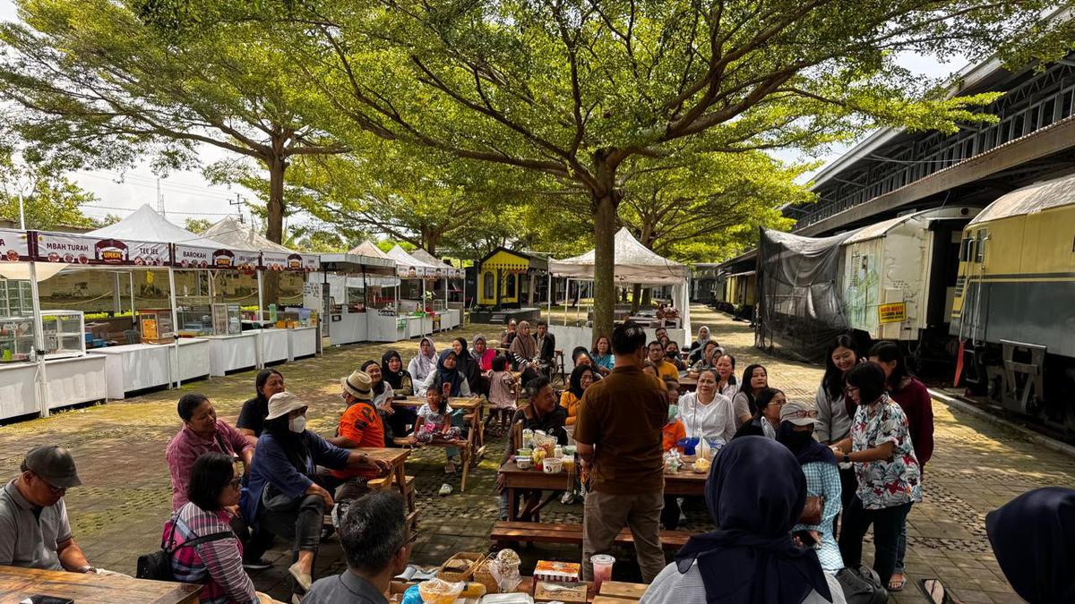 Ngabuburit Sambil Nobar Pertandingan Timnas Indonesia Lawan Australia di Museum Kereta Api Ambarawa