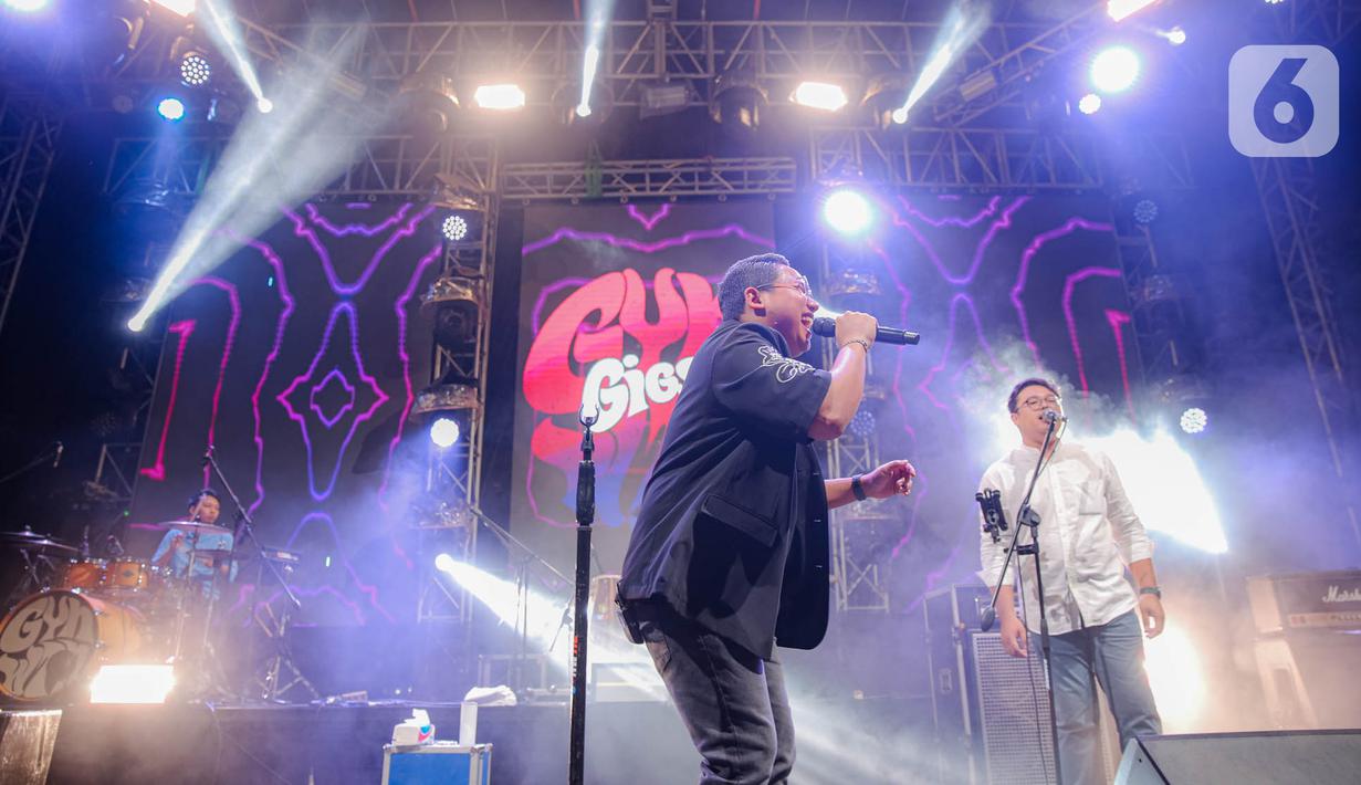 Dalam album perdananya, Guyon Waton memperkenalkan lagu "Korban Janji" yang melambungkan namanya. (Liputan6.com/Faizal Fanani)