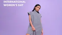 Zoe Gabriel menjadi model untuk kampanye Hari Perempuan Internasional Charles &amp; Keith. (Dok. Instagram/charleskeithofficial/https://www.instagram.com/p/CpXi6XkMBtB/)