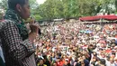 Calon presiden Joko Widodo menggelar kampanye di lapangan Situ Buleud Kota Purwakarta, Jawa Barat, Selasa (17/6/14). (Liputan6.com/Herman Zakharia)