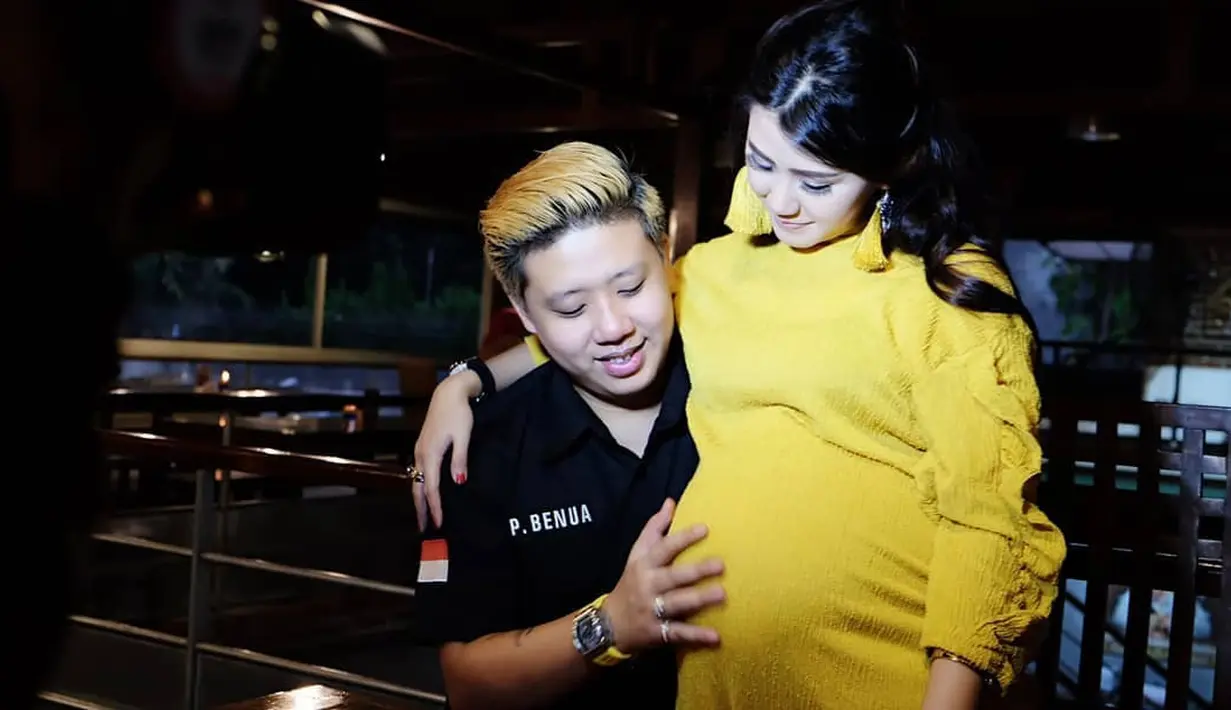 Presenter Rey Utami tengah menanti kelahiran anak pertama dari pernikahannya, Pablo Putera Benua. Berbagai persiapan telah dilakukan jelang persalinan. (Instagram/reyutami)