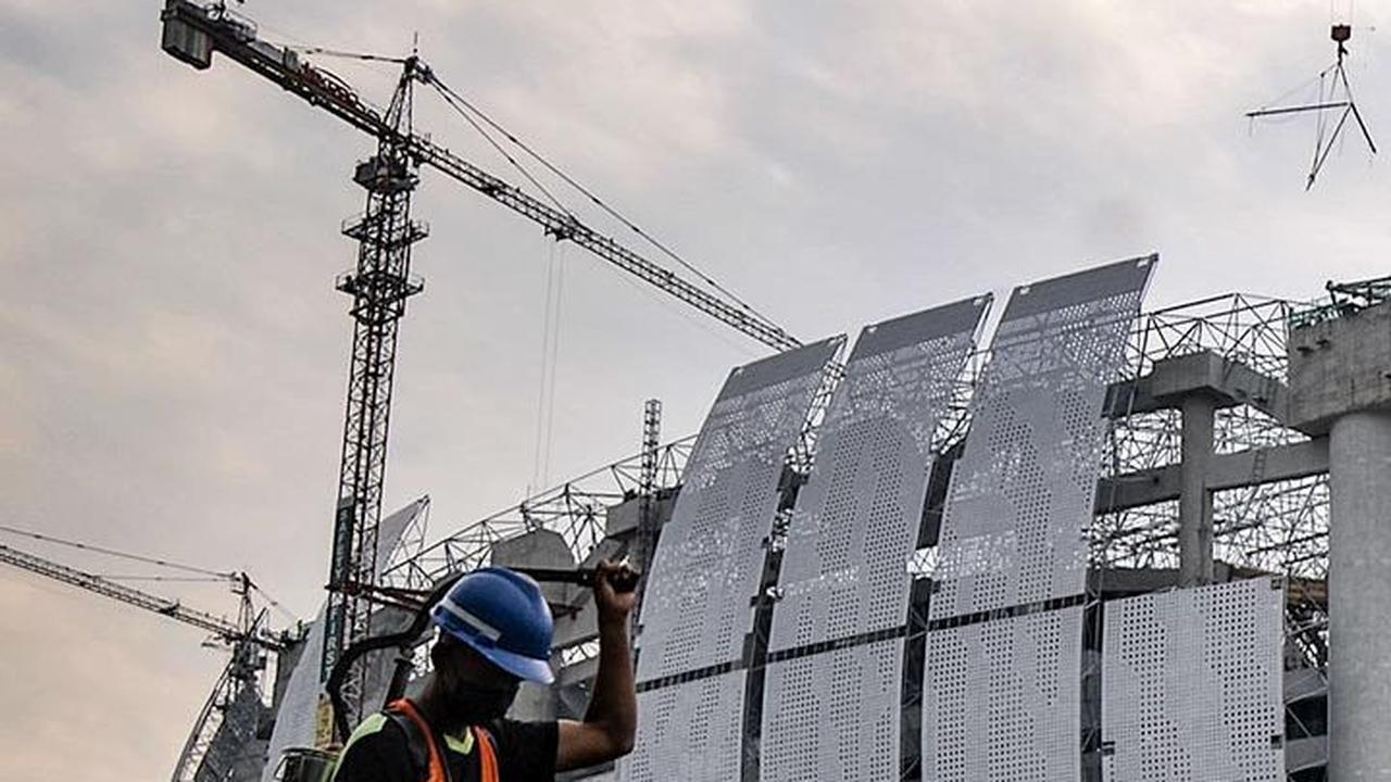 Pada 14 Maret 2019, Anies memperkenalkan stadion yang akan dibangun bernama JIS. Proyek dikerjakan oleh BUMD PT Jakarta Propertindo (Jakpro).