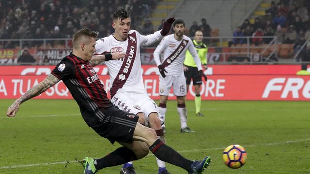 Gelandang AC Milan Juraj Kucka saat mencetak gol ke gawang Torino (AP Photo/Antonio Calanni)
