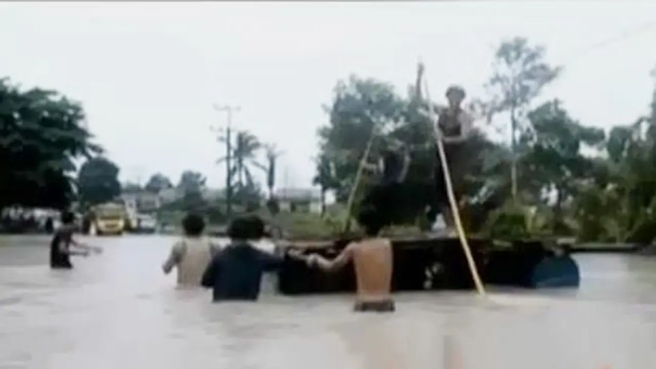 VIDEO: Banjir Besar Lumpuhkan Aktivitas Warga Bangka Belitung