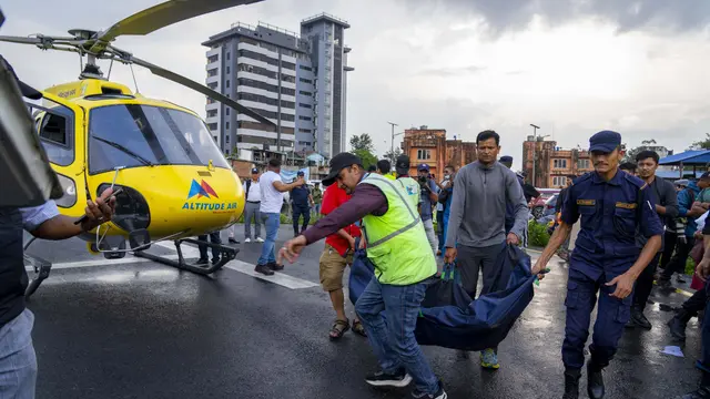 Helikopter Jatuh di Gunung Everest
