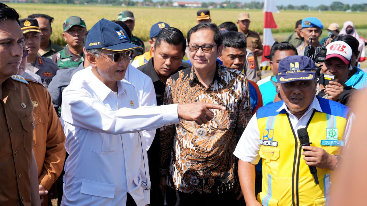 Panen Demplot Bersama Petani, Menteri PU Dorong Penerapan IPHA untuk Swasembada Pangan