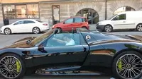 Aksi Ibra Membesut Porsche Hybrid di Jalanan Stockholm