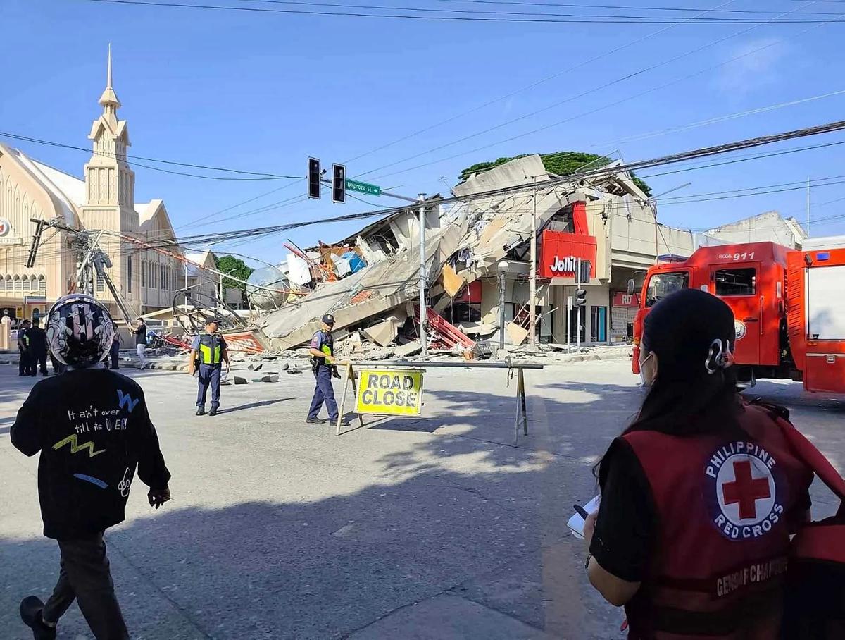 FOTO: Gempa Berkekuatan 7,8 Guncang Filipina Selatan dan Picu Tsunami