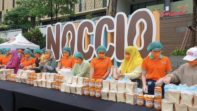 Rekor MURI Pembagian 11.111 Roti Tawar yang Dioles Peanut Butter NOCCIO di CFD Jakarta