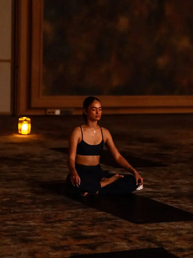 Potret Tubuh Kekar Hana Malasan Berbalut Athleisure Saat Yoga Bareng Kekasih