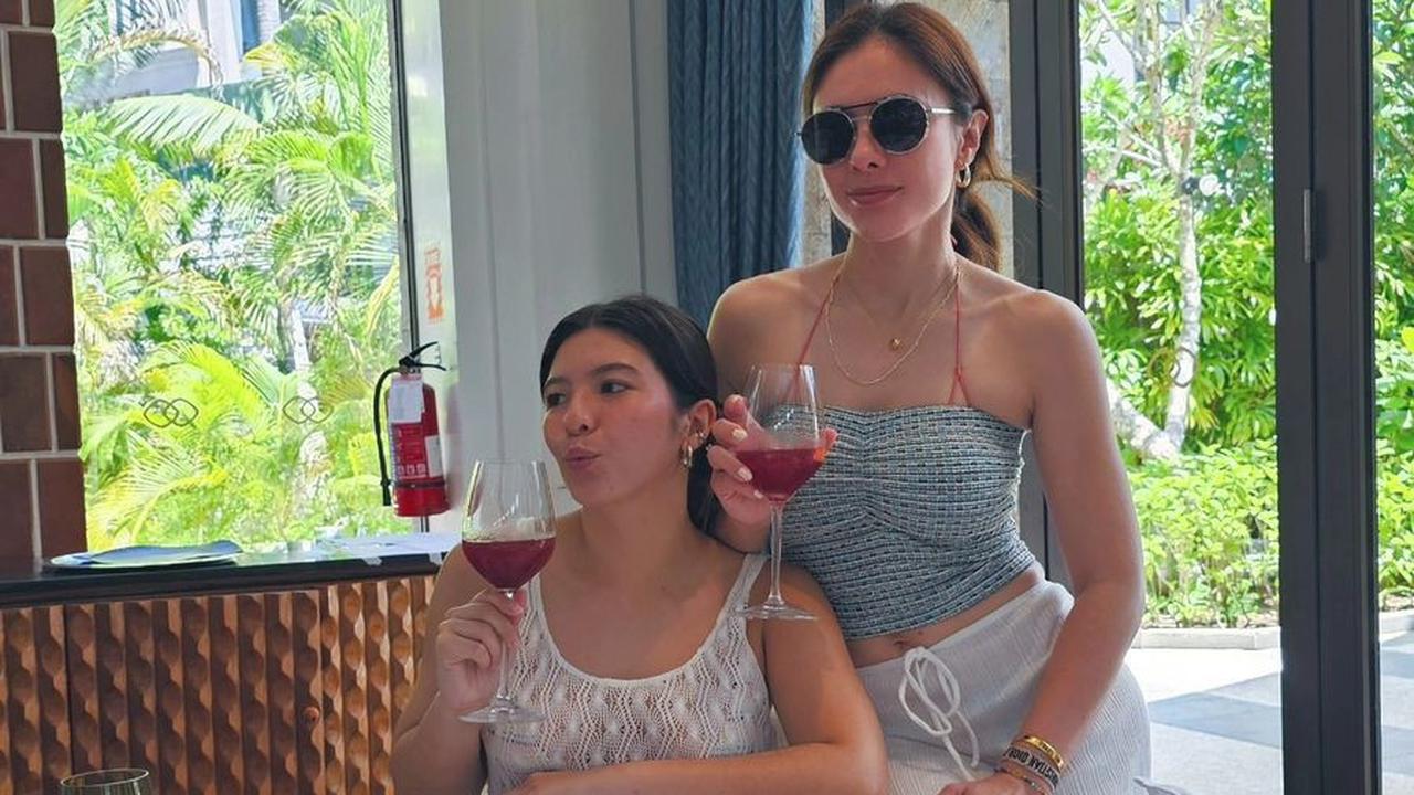Bestie Banget, Potret Wulan Guritno Nyalon Bareng Shalom Razade Buat Netizen Terpana