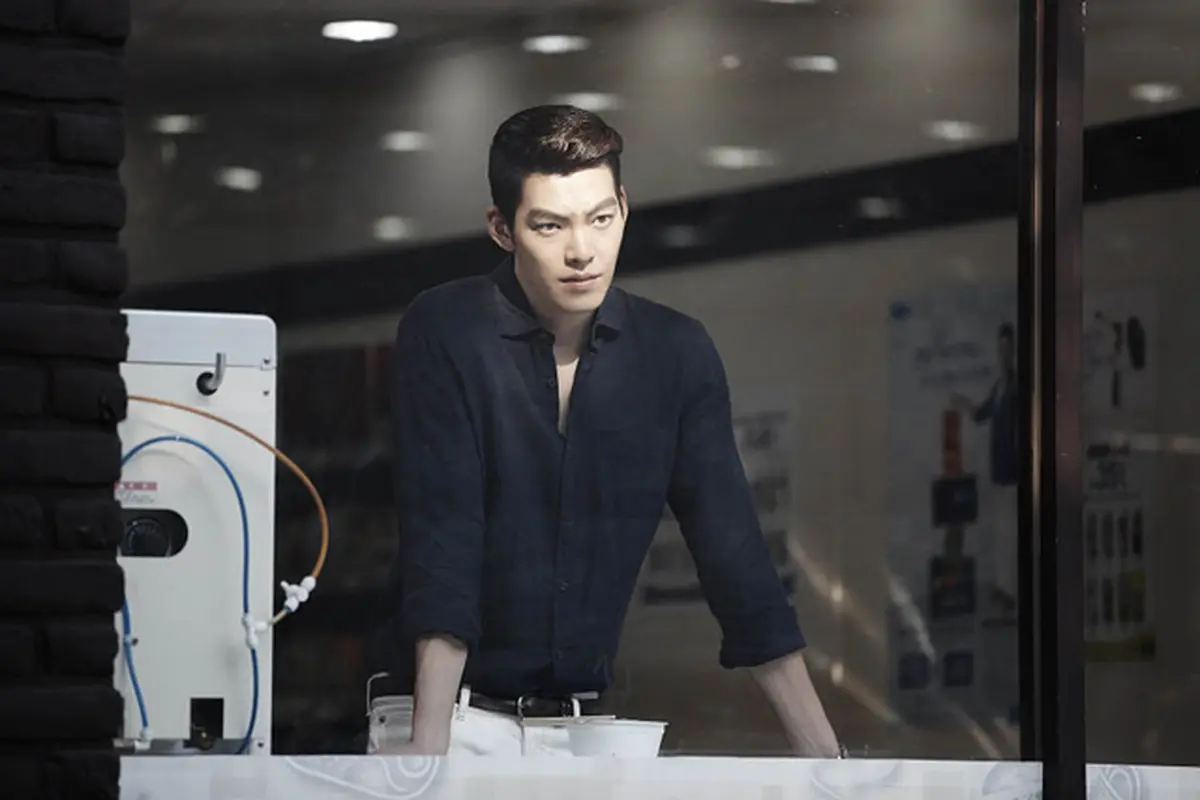 Kim Woo Bin Senang Berperan Jadi Cowok Nakal