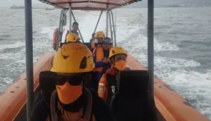 Pencarian 5 Jurnalis Hilang Kontak di Perairan Anak Krakatau Terkendala Ombak Besar