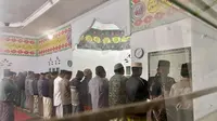 Cerita Penyintas Banjir Aceh Salat Tarawih Perdana di Antara Gelondongan Kayu dan Longsor