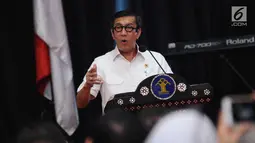 Menkumham, Yasonna H Laoly memberi sambutan pembuka Pasar Inovasi dan Kreativitas di Graha Pengayoman, Jakarta, Selasa (31/10). Ajang ini untuk mengkomersialisasikan produk kekayaan intelektual pelaku bisnis. (Liputan6.com/Helmi Fithriansyah)