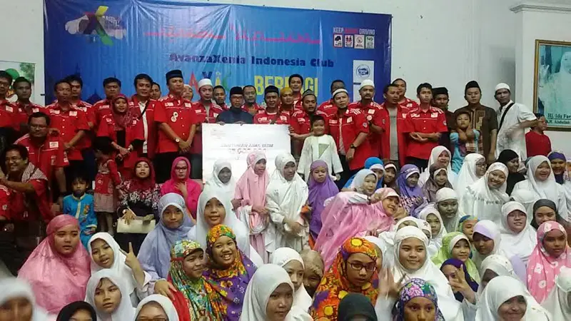 AXIC Santuni 250 Anak Yatim dan Santri