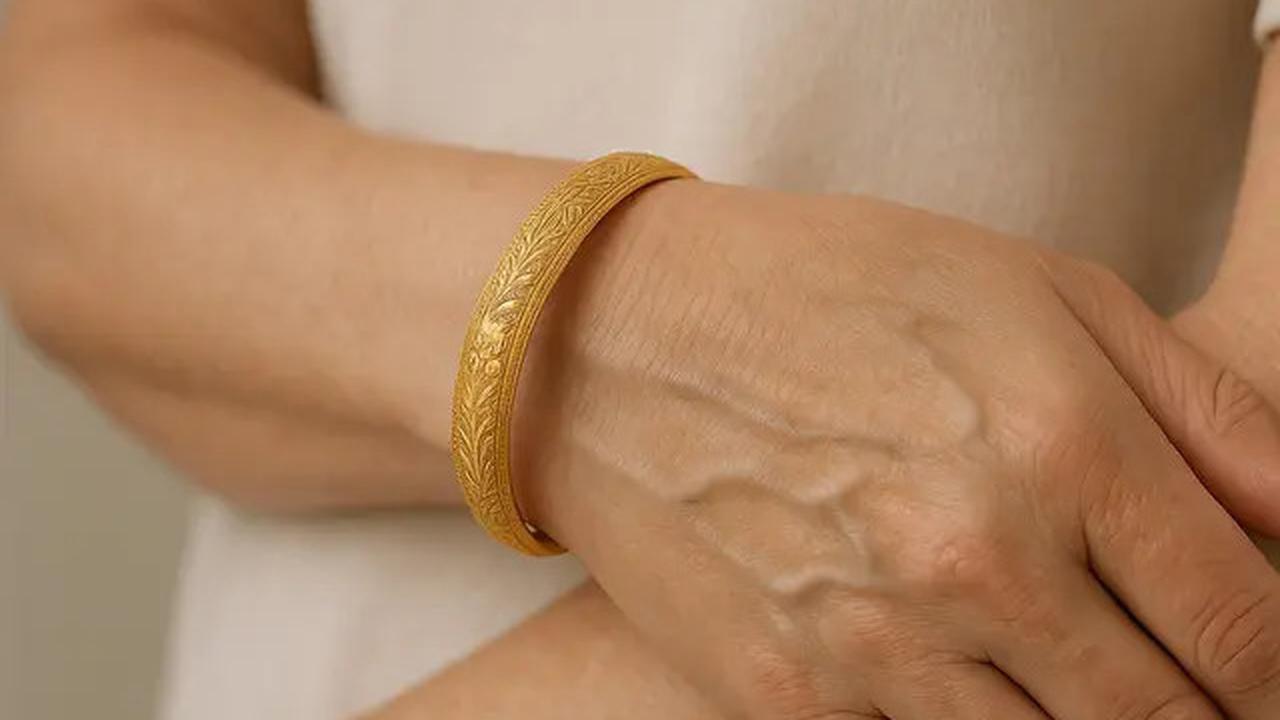 6 Model Gelang Emas Bulat Polos Terbaru 2025, Cocok untuk Usia 50 Tahun