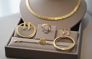 Model Satu Set Perhiasan Emas Padi