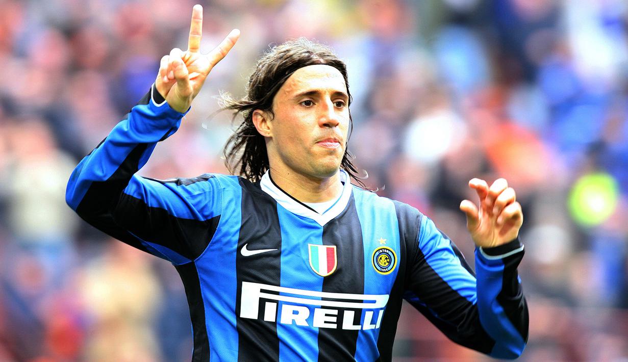 Hernan Crespo - Crespo menghabiskan sebagian besar kariernya pada era 1990-an bersama klub Parma dan memenangi Piala UEFA 1999. (AFP/Paco Serinelli)