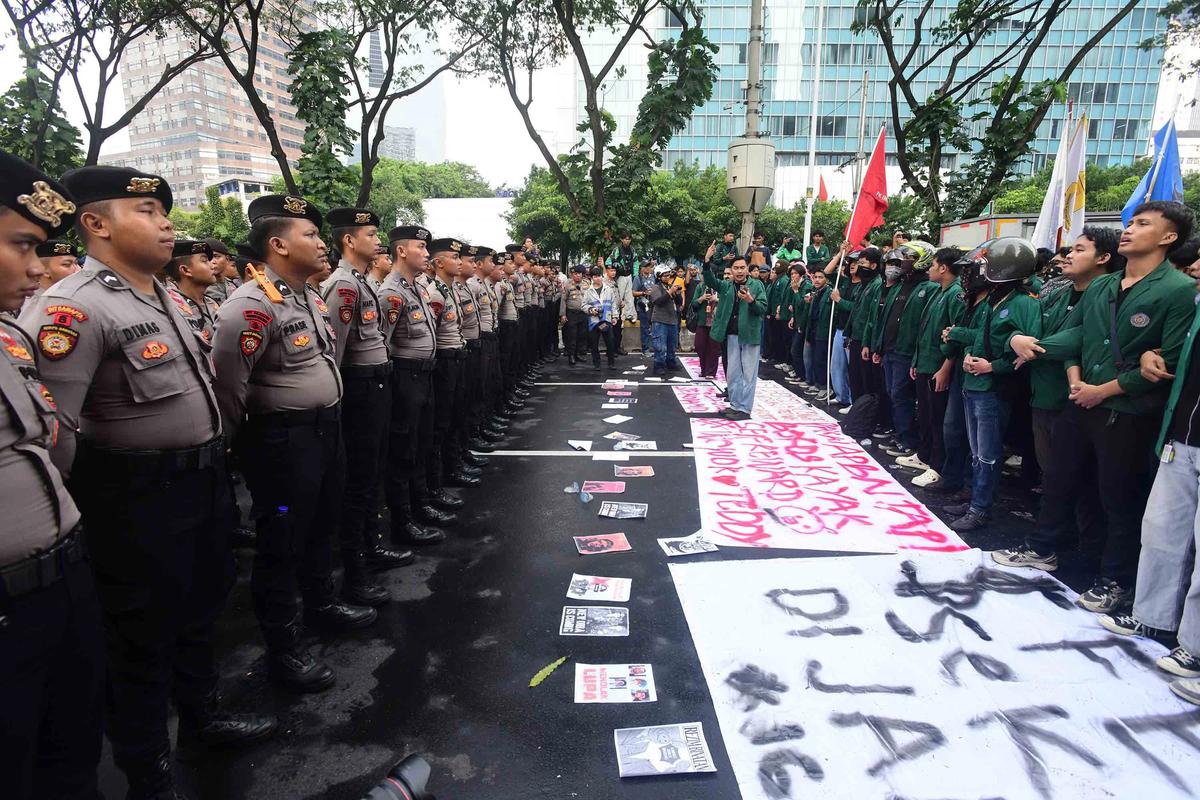 FOTO: Mahasiswa  Gelar Aksi di Jalan Sudirman Jakarta  Suarakan Sejumlah Isu Nasional
