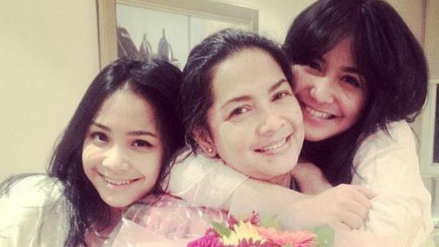 [Bintang] Caca Tengker, Rieta Amalia, Nagita Slavina