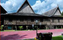 Mengunjungi Istana Kuning, Jejak Kejayaan Kerajaan Islam di Kalimantan Tengah