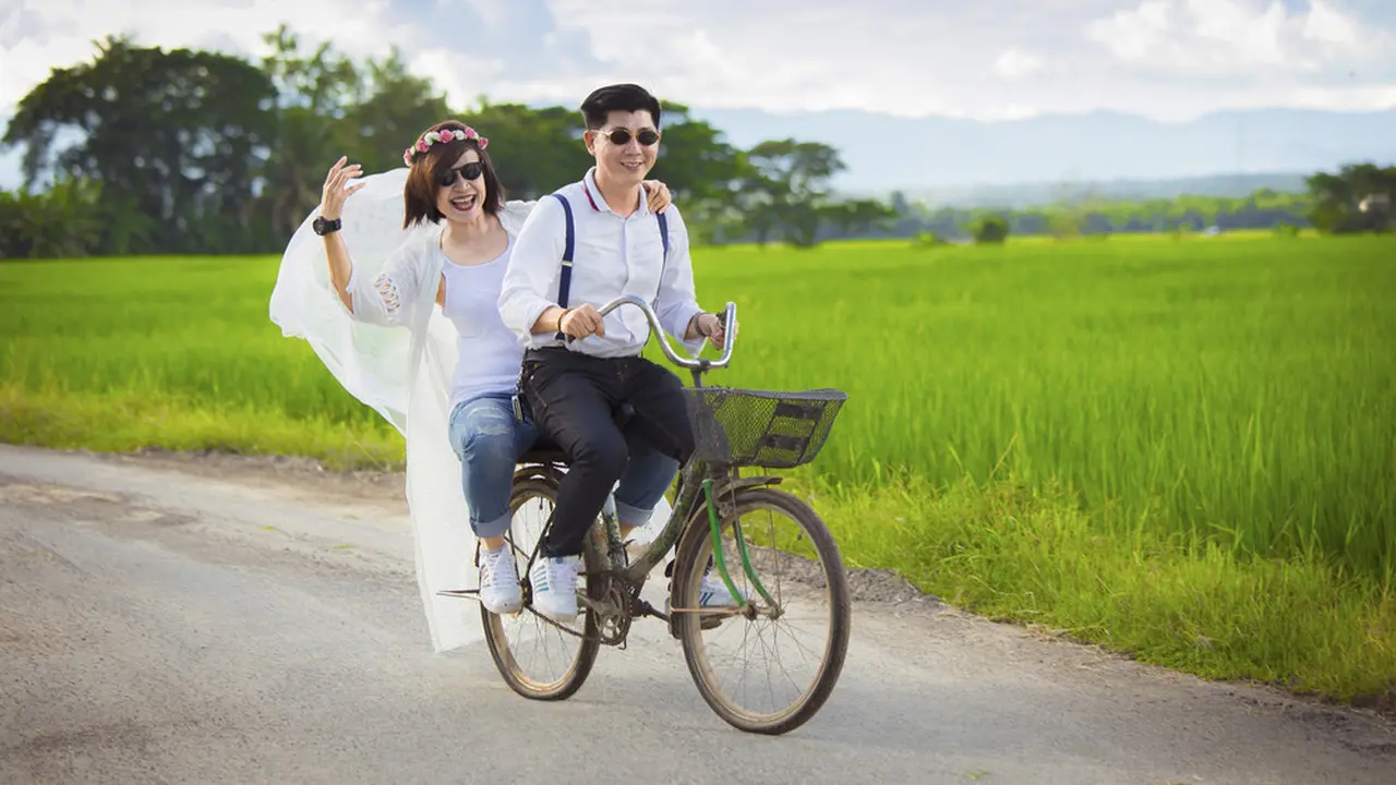 couple bahagia romantis