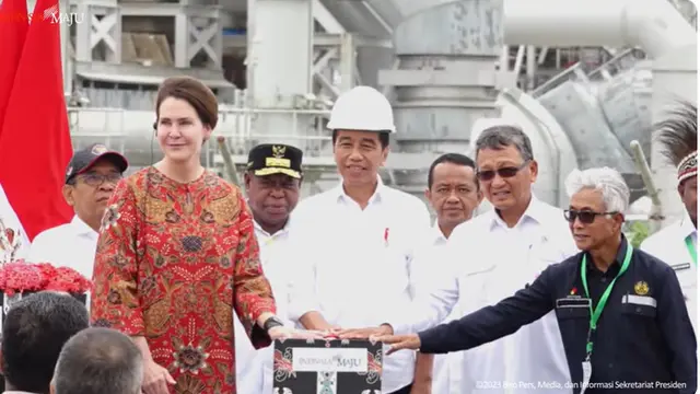 Presiden Joko Widodo (Jokowi) telah meresmikan proyek kilang gas raksasa Tangguh Train 3 di Papua Barat, Jumat (24/11/2023) pagi.