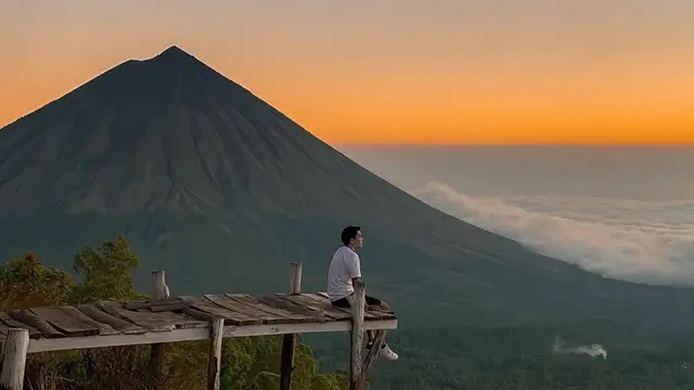 Gunung Wolobobo atau Bukit Wolobobo