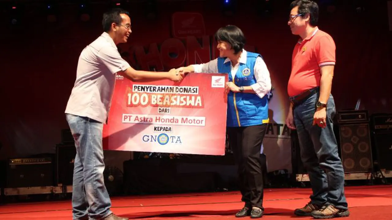 Honda Fiesta 2014 di Medan Salurkan Bantuan ke GNOTA