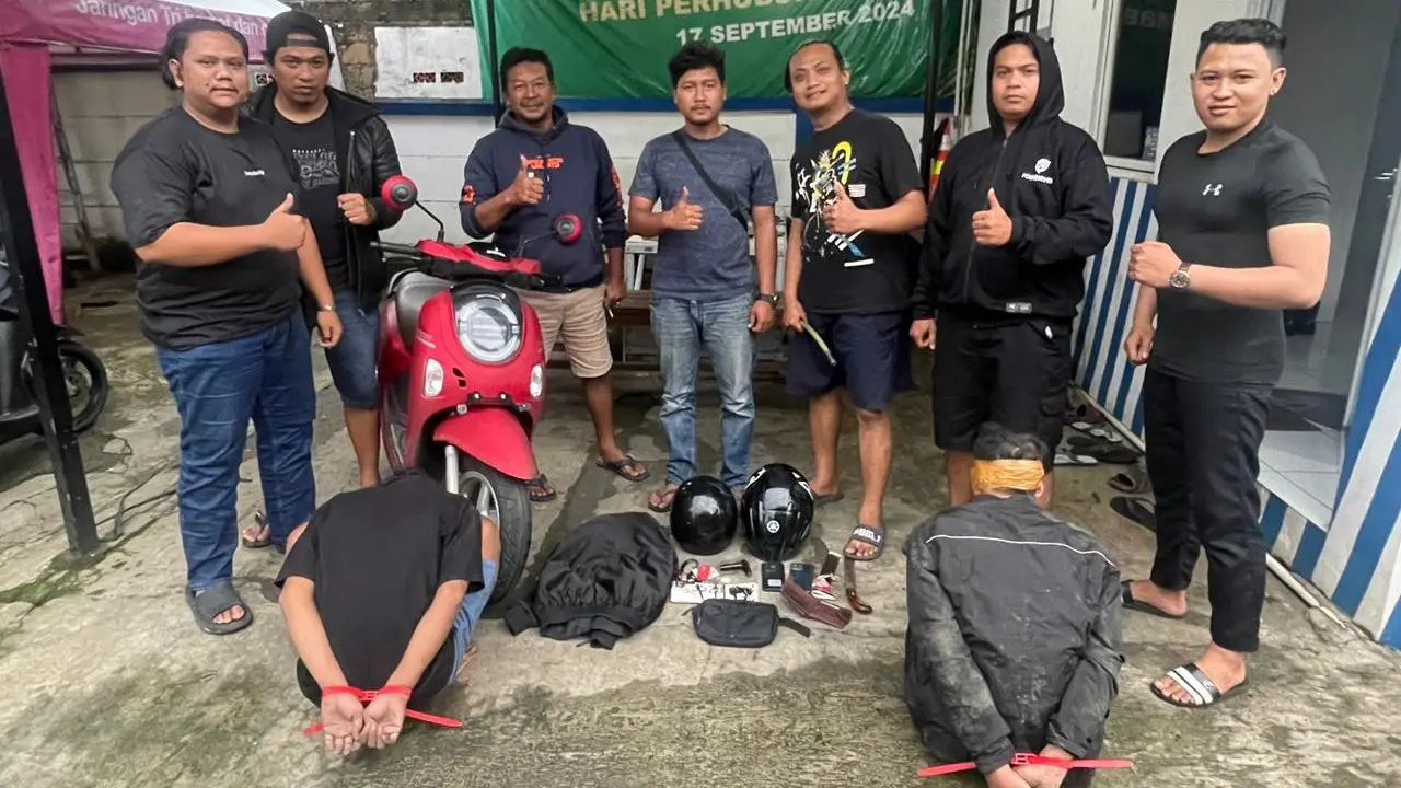 Tim Opsnal Polres Metro Depok saat menangkap dua tersangka curanmor di wilayah Depok (Istimewa)