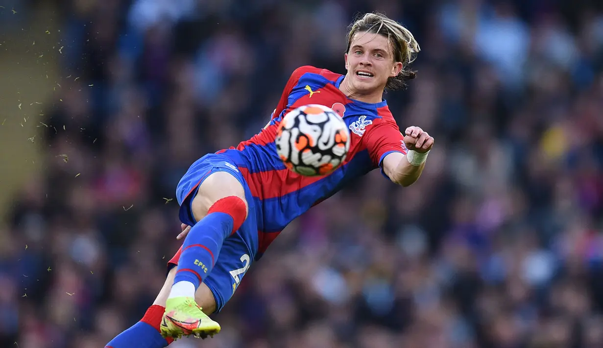Crystal Palace asuhan Patrick Vieira telah menjadi paket kejutan pada musim ini terlebih penampilan gelandang mereka, Conor Gallagher. Dalam 27 penampilan di Liga Inggris musim ini, pemain 22 tahun itu telah mencetak delapan gol dan memberikan tiga assist. (AFP/Oli Scarff)