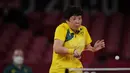 Lay Jian Fang dari Australia mengembalikan bola pukulan Li Qian dari Polandia dalam pertandingan putaran kedua tunggal putri tenis meja di Olimpiade Musim Panas 2020 di Tokyo, Senin (26/7/2021). (AP Photo/Kin Cheung)