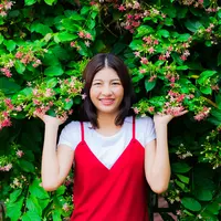 Ilustrasi perempuan cantik dan ceria | copyright shutterstock.com/Nutlegal Photographer