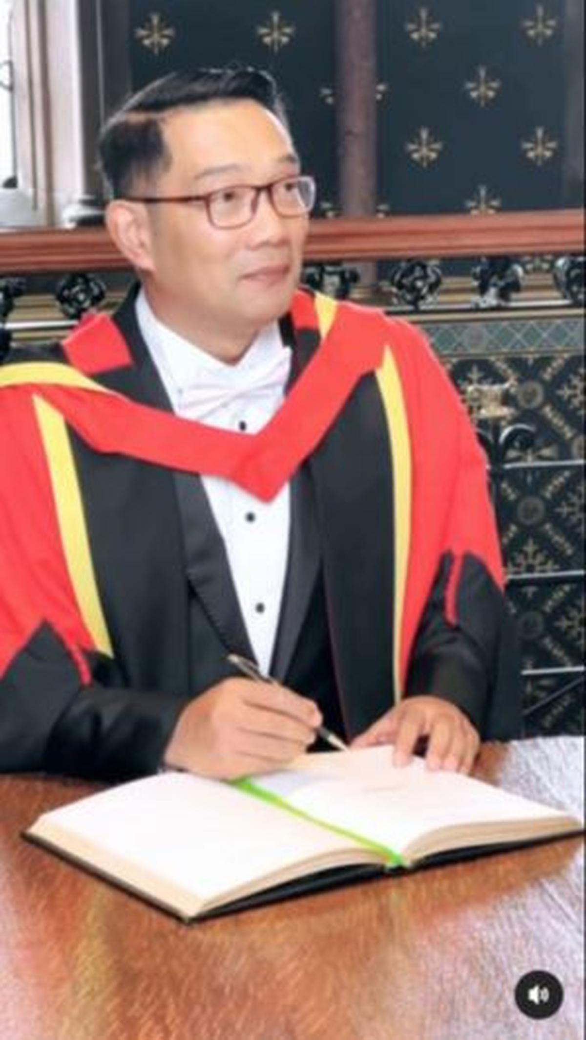 "Semoga hal ini terus menyemangati, agar selalu membawa kemajuan bagi bangsa, negara dan masyarakat kita," tutupnya.