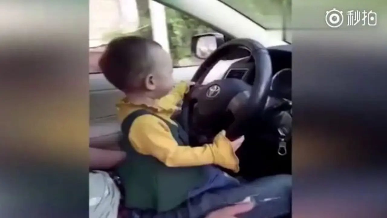 Balita Mengemudi Mobil