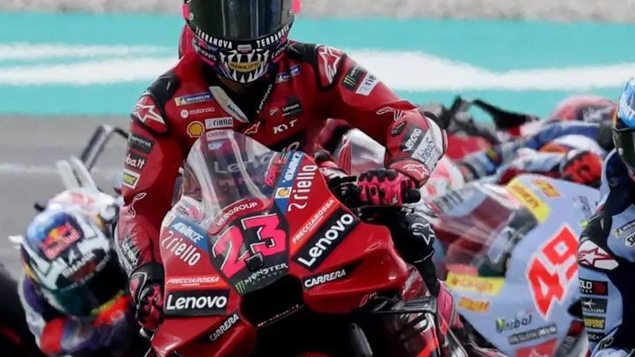 Enea Bastianini finis pertama pada balapan MotoGP Malaysia dengan catatan waktu 39 menit 59,137 detik.<br>