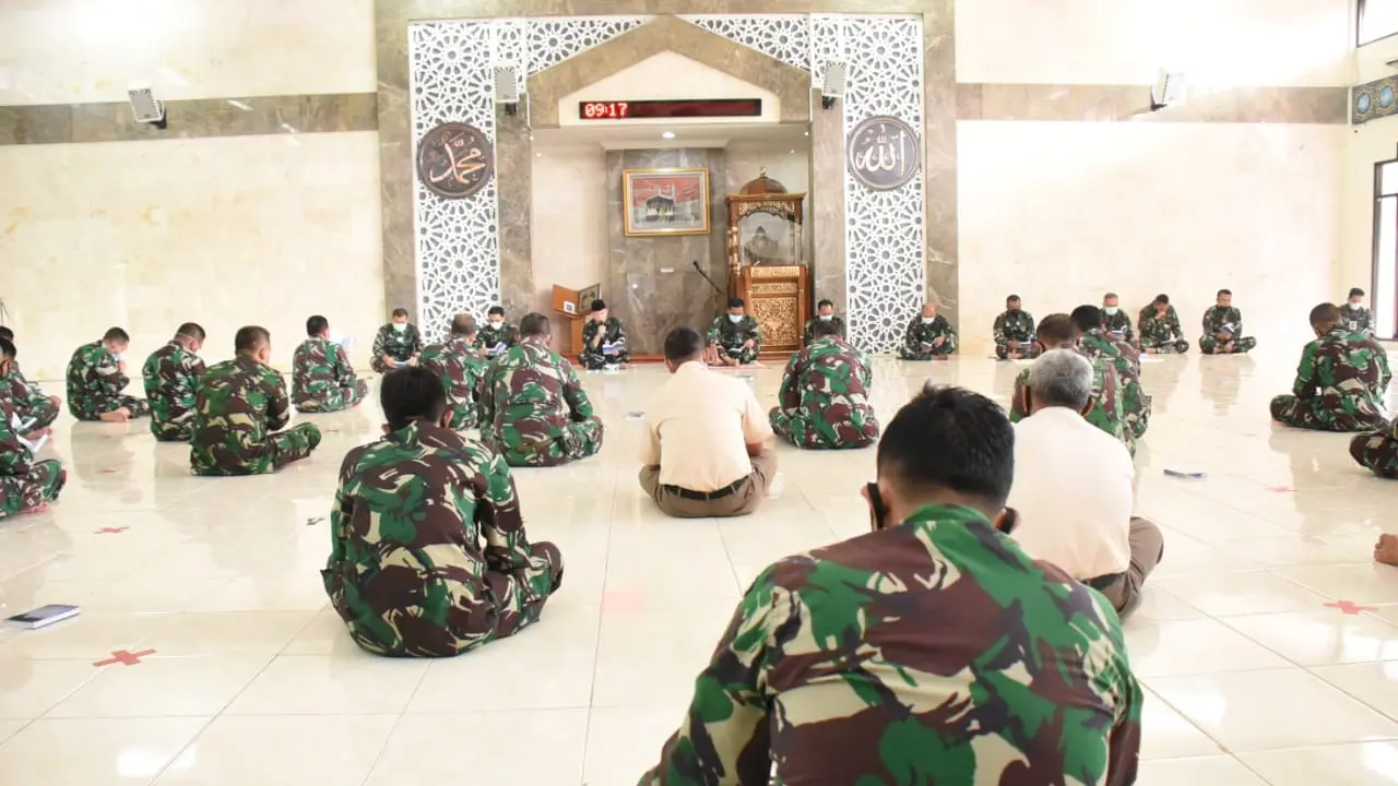 Suasana doa bersama untuk memperingati 40 hari gugurnya kru KRI Nanggala 402. (Istimewa)