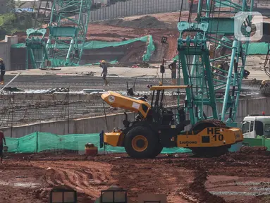 Suasana proyek pembangunan jalan tol Cinere-Jagorawi (Cijago) Seksi III di Kawasan Depok, Jakarta, Jumat (29/7/2022). Proyek strategis Nasional (PSN) Jalan Tol Cijago Seksi III ini merupakan tahapan terakhir yang menghubungkan kawasan Kukusan - Simpang Krukut yang tersambung dengan Jalan Tol Depok - Antasari (Desari) dan Simpang Krukut - cinere yang tersambung dengan Tol Serpong - Cinere dan ditargetkan selesai pada Oktober 2022 mendatang. (Liputan6.com/Johan Tallo)