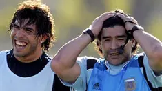 Argentina's football team coach Diego Maradona (R) gestures next to Carlos Tevez during a training session in Ezeiza, Buenos Aires on March 24, 2009. AFP PHOTO/Juan Mabromata 