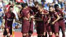 Para pemain Barcelona merayakan kemenangan atas Getafe pada laga La Liga di Stadion Alfonso Perez, Sabtu (16/9/2017). Barcelona menang 2-1 atas Getafe. (AP/Francisco Seco)