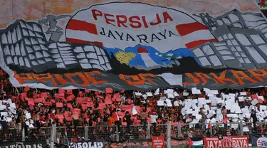 Puluhan ribu Jakmania memadati Stadion GBK untuk menyaksikan langsung laga Persija Jakarta kontra Persib Bandung, (10/8/2014). (Liputan6.com/Helmi Fithriansyah)