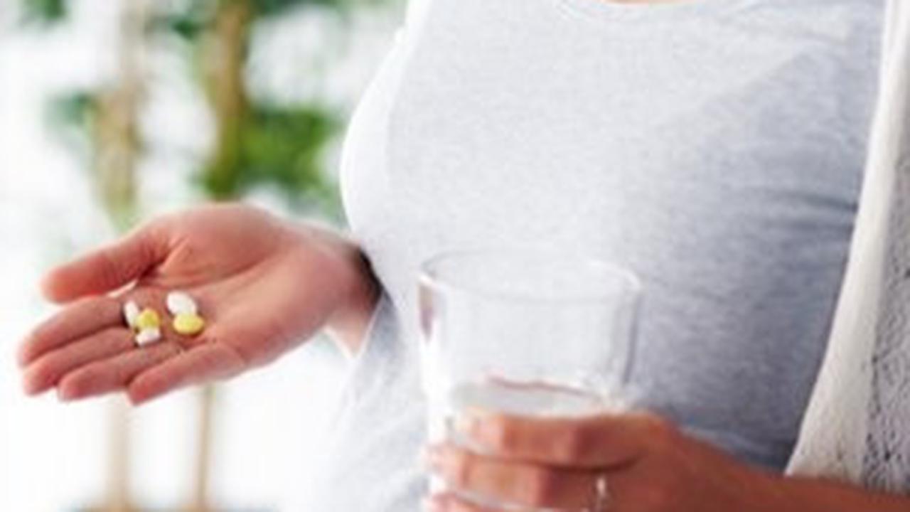 Menjaga keseimbangan nutrisi selama kehamilan adalah kunci untuk memastikan perkembangan janin yang optimal dan kesehatan ibu yang baik.