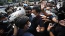 Massa Aliansi BEM SI saling dorong dengan polisi saat menggelar aksi peringatan evaluasi dua tahun Kabinet Indonesia Maju di kawasan Patung Kuda, Jakarta, Kamis (21/10/2021). Aksi ini bentuk penyampaian aspirasi dan kritik atas kinerja pemerintahan Jokowi-Ma'ruf Amin. (Liputan6.com/Faizal Fanani)