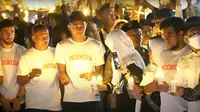 Malam Haru di Balai Kota Surabaya: Doa untuk Aremania Terus Mengalir dari Persebaya dan Bonek