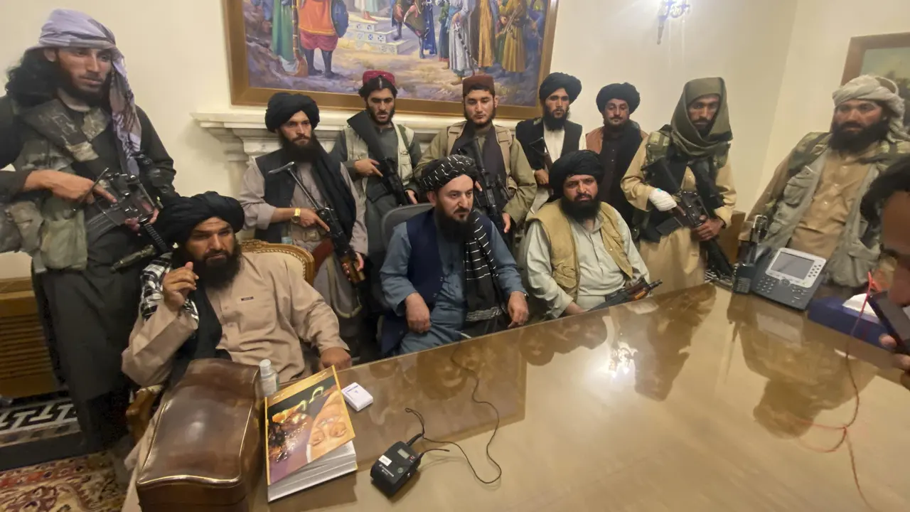 FOTO: Taliban Duduki Istana Kepresidenan Afghanistan