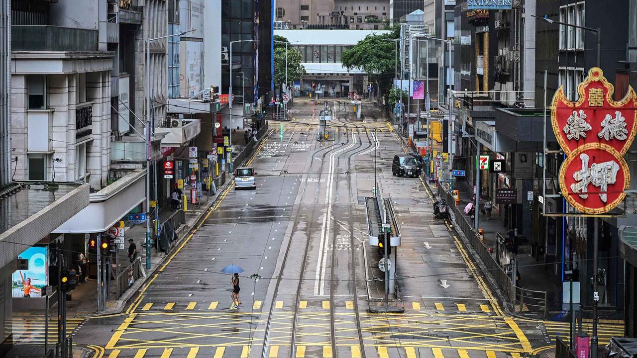 FOTO: Topan Wipha Lumpuhkan Hong Kong, Peringatan Tertinggi Diberlakukan