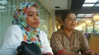 Hasmida Karim (kiri) bersama salah satu kuasa hukum Andi Erni Astuti, Nurleli Sihotang. (Liputan6.com/Ahmad Akbar Fua)